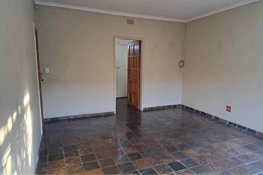 4 Bedroom Property for Sale in Roodekrans Gauteng