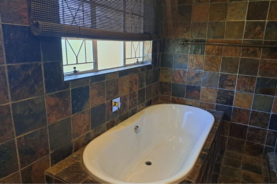 4 Bedroom Property for Sale in Roodekrans Gauteng
