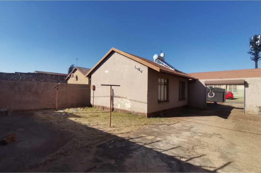 2 Bedroom Property for Sale in Dobsonville Gardens Gauteng