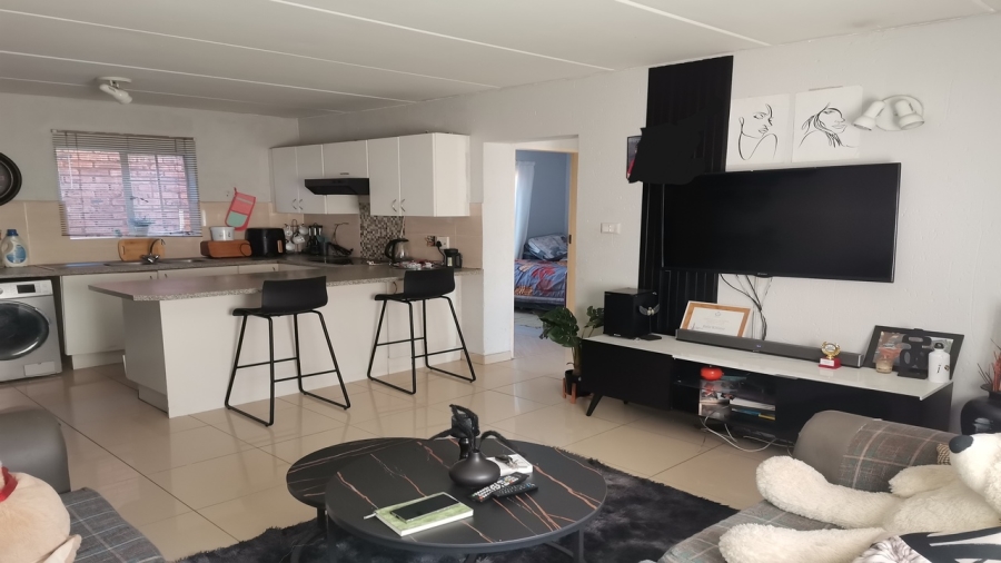 2 Bedroom Property for Sale in Chloorkop Gauteng