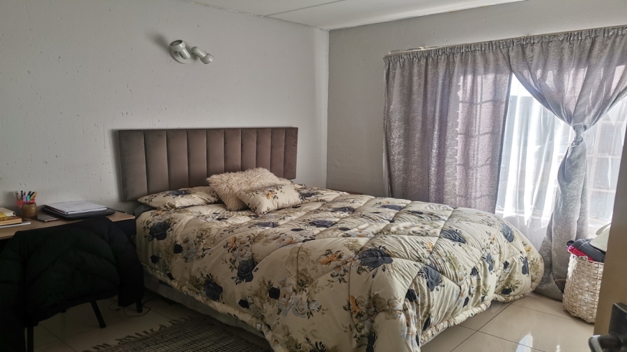 2 Bedroom Property for Sale in Chloorkop Gauteng