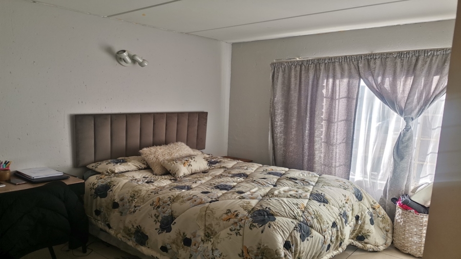 2 Bedroom Property for Sale in Chloorkop Gauteng