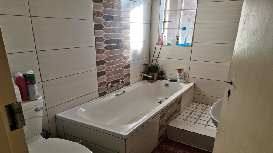 2 Bedroom Property for Sale in Chloorkop Gauteng