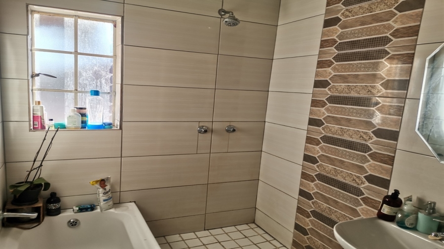 2 Bedroom Property for Sale in Chloorkop Gauteng