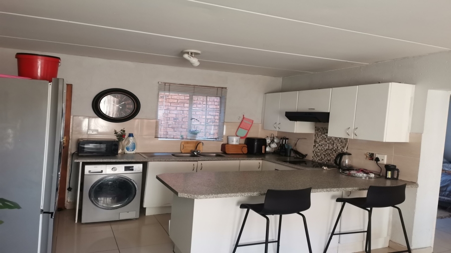 2 Bedroom Property for Sale in Chloorkop Gauteng