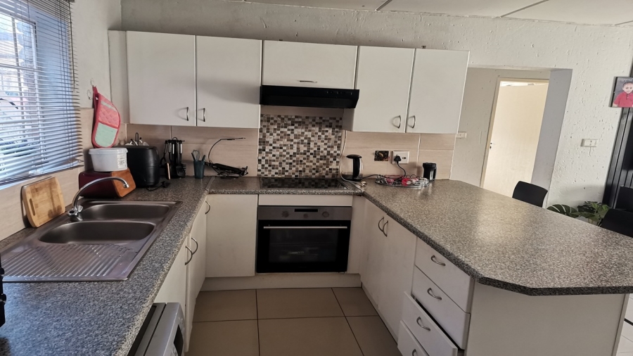 2 Bedroom Property for Sale in Chloorkop Gauteng