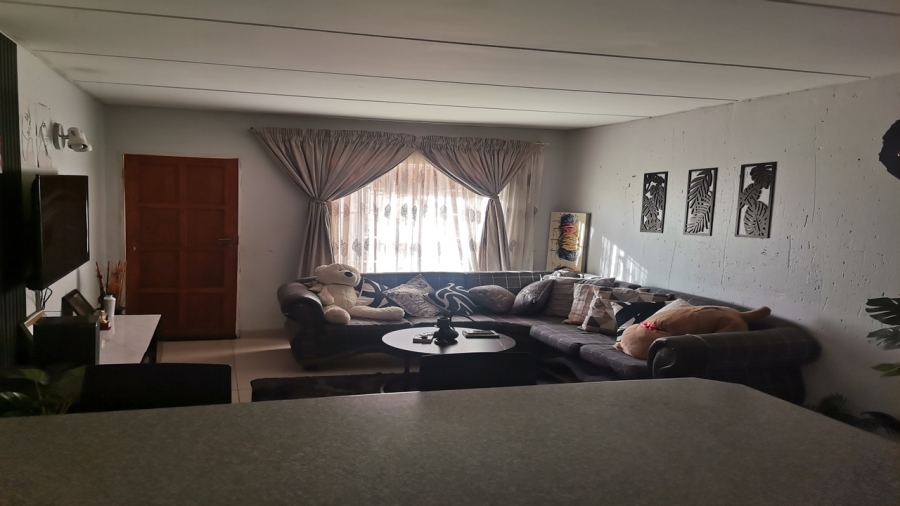 2 Bedroom Property for Sale in Chloorkop Gauteng