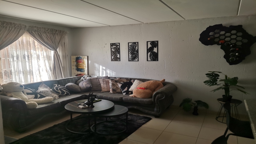 2 Bedroom Property for Sale in Chloorkop Gauteng