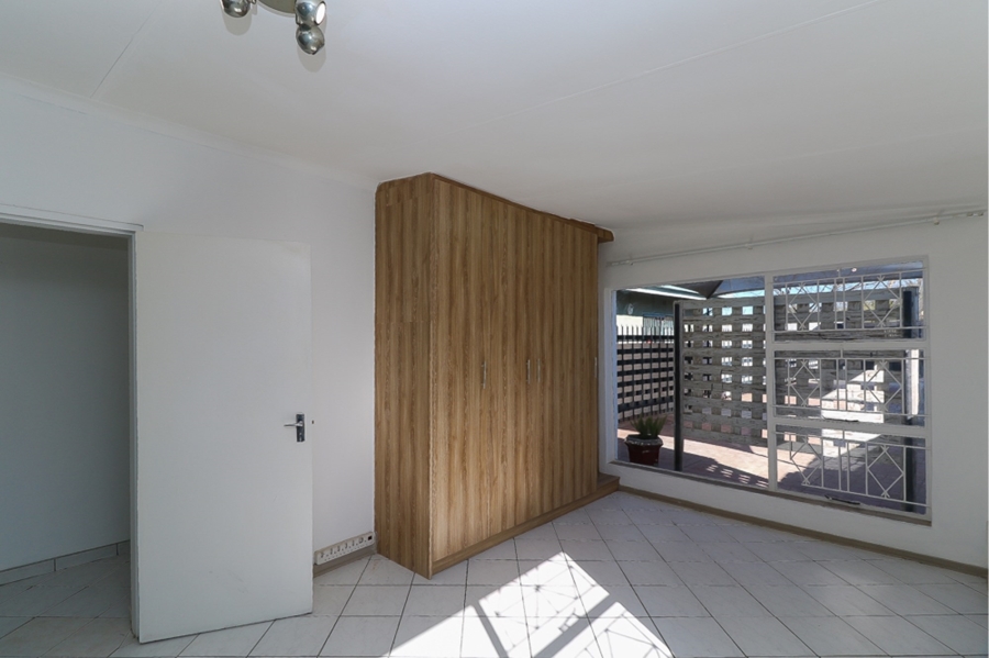 To Let 2 Bedroom Property for Rent in Ravenswood Gauteng