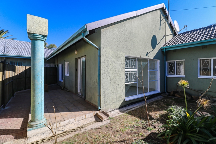 To Let 2 Bedroom Property for Rent in Ravenswood Gauteng