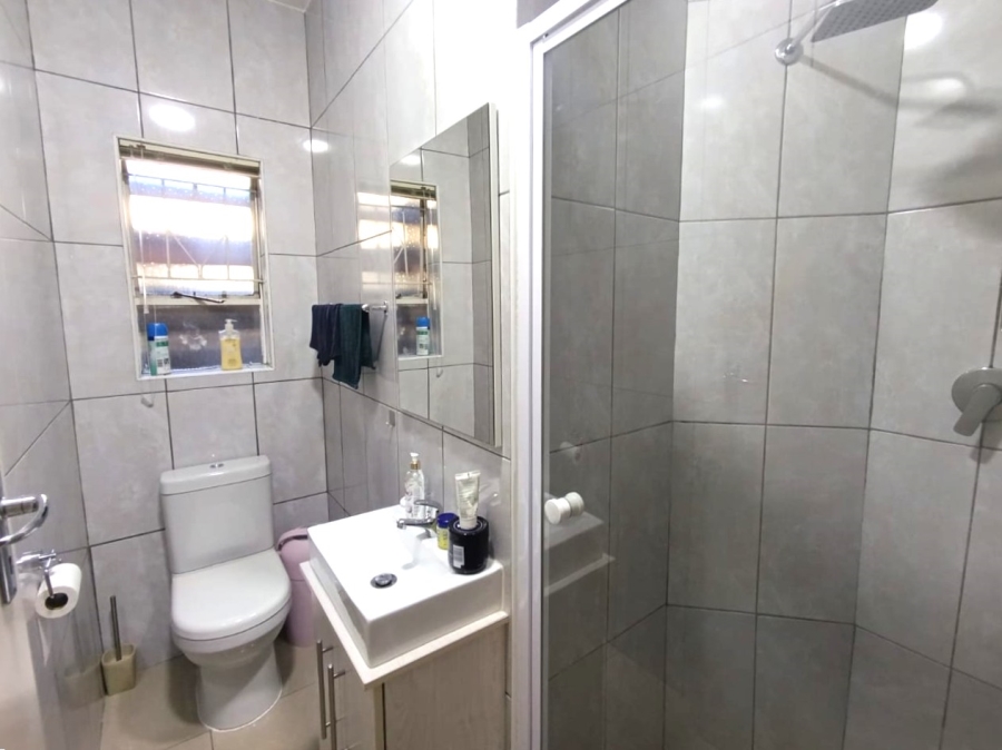 2 Bedroom Property for Sale in South Crest Gauteng
