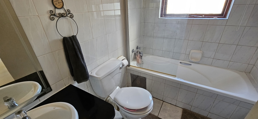 2 Bedroom Property for Sale in New Market Gauteng