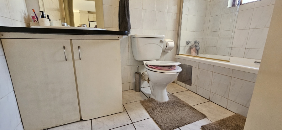 2 Bedroom Property for Sale in New Market Gauteng