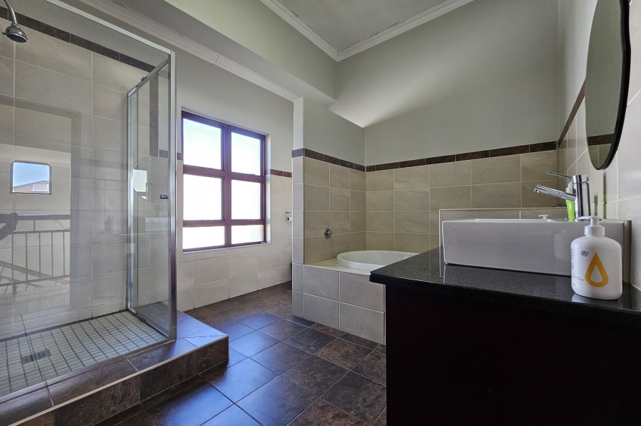 To Let 4 Bedroom Property for Rent in Blue Valley Golf Estate Gauteng