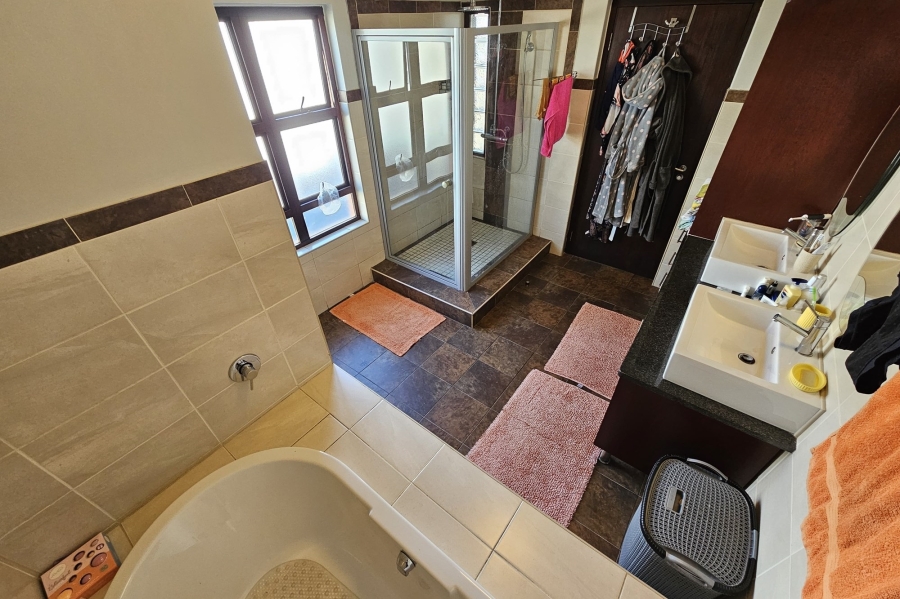To Let 4 Bedroom Property for Rent in Blue Valley Golf Estate Gauteng