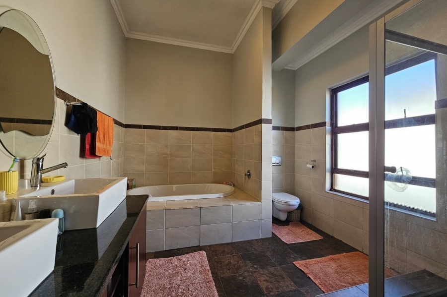 To Let 4 Bedroom Property for Rent in Blue Valley Golf Estate Gauteng