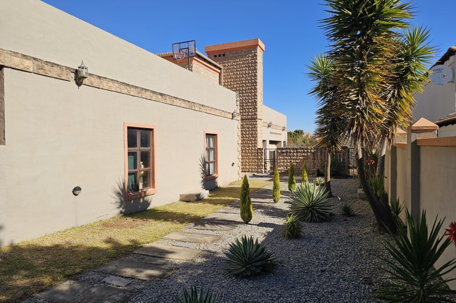 To Let 4 Bedroom Property for Rent in Blue Valley Golf Estate Gauteng