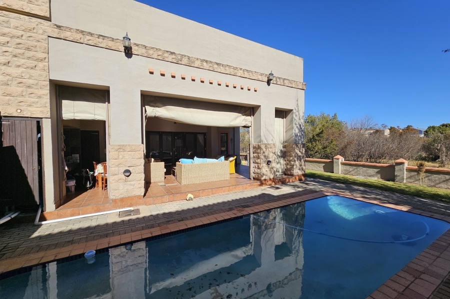 To Let 4 Bedroom Property for Rent in Blue Valley Golf Estate Gauteng