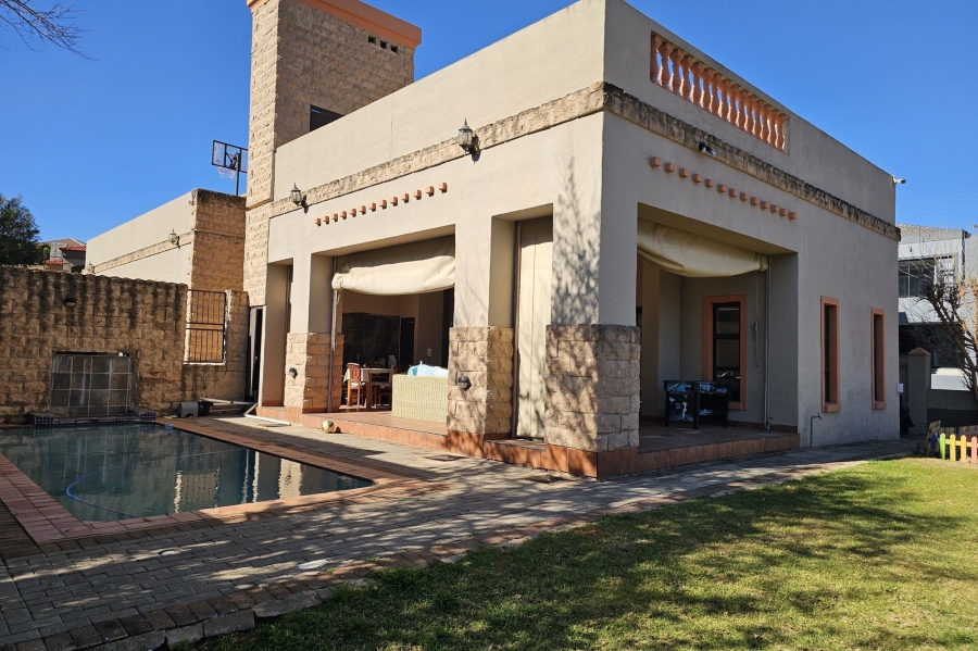To Let 4 Bedroom Property for Rent in Blue Valley Golf Estate Gauteng