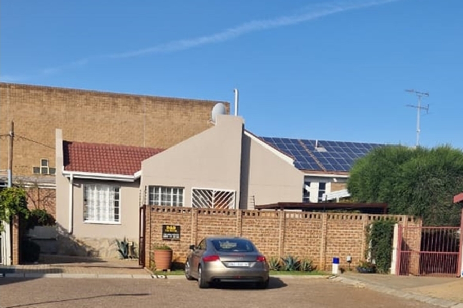 3 Bedroom Property for Sale in Mulbarton Gauteng