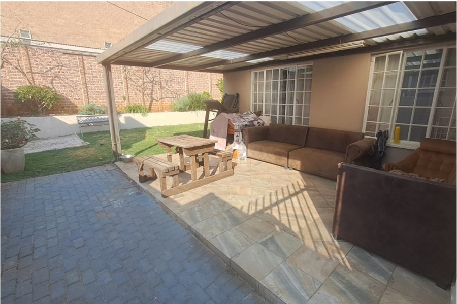 3 Bedroom Property for Sale in Mulbarton Gauteng