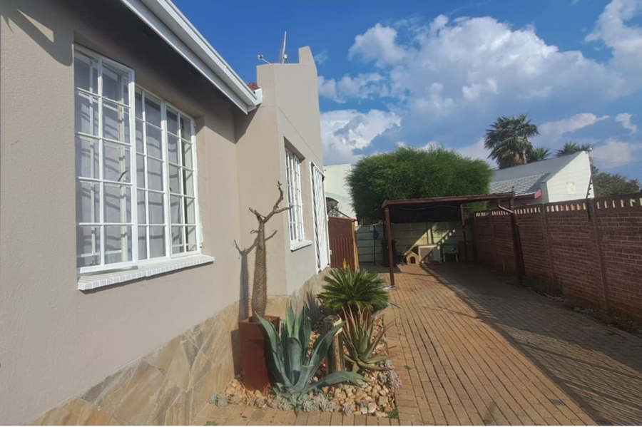 3 Bedroom Property for Sale in Mulbarton Gauteng