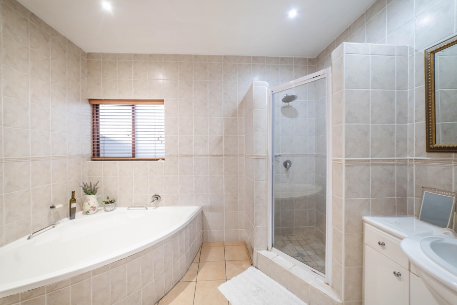 3 Bedroom Property for Sale in Cedar Lakes Gauteng
