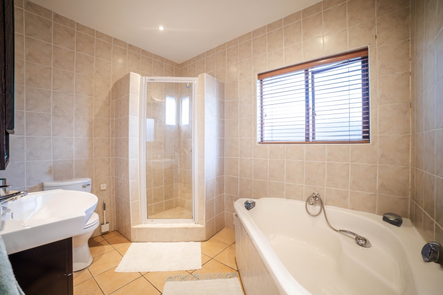 3 Bedroom Property for Sale in Cedar Lakes Gauteng