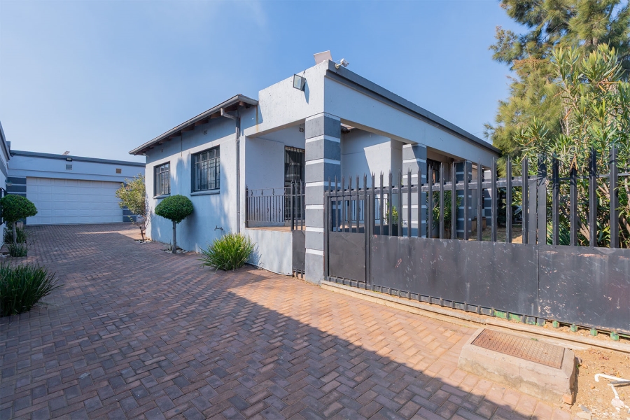 5 Bedroom Property for Sale in Edenvale Central Gauteng
