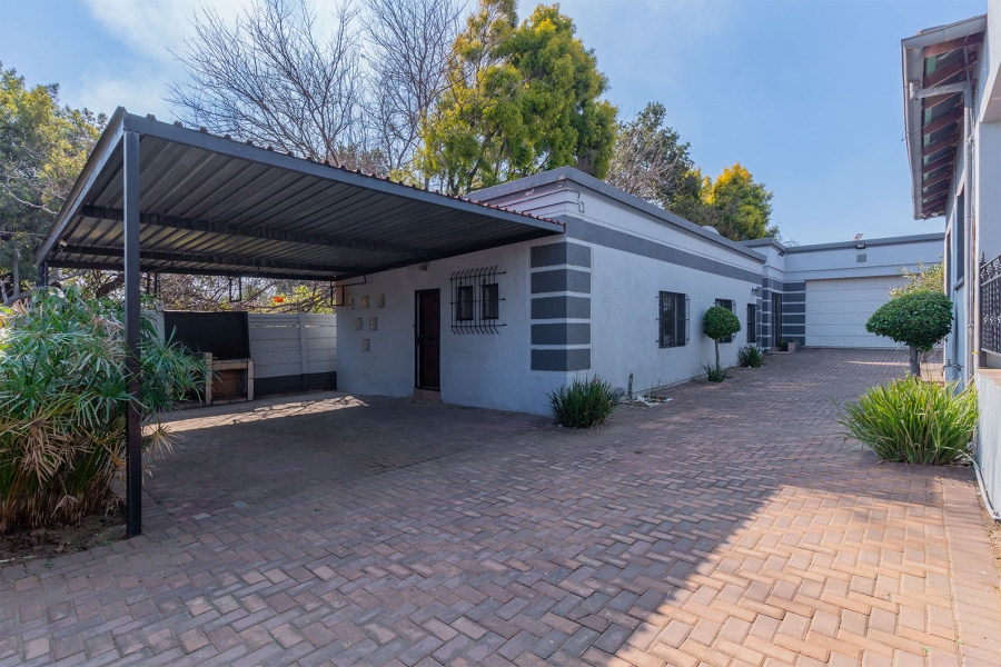 5 Bedroom Property for Sale in Edenvale Central Gauteng