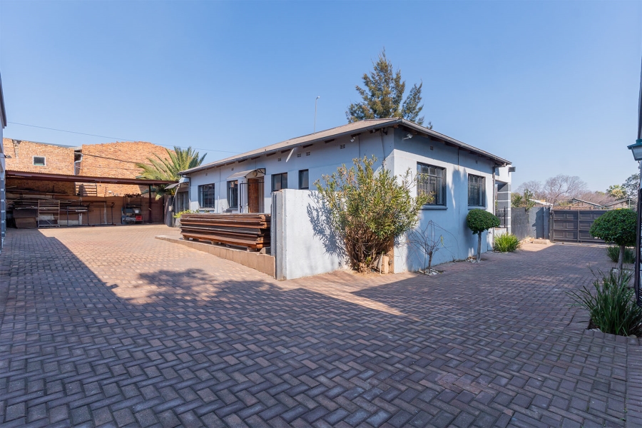 5 Bedroom Property for Sale in Edenvale Central Gauteng