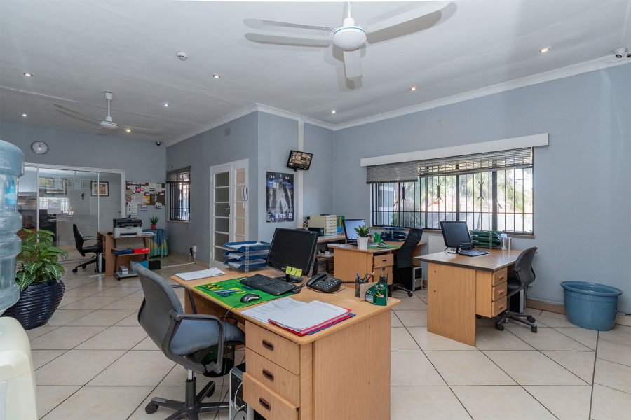 5 Bedroom Property for Sale in Edenvale Central Gauteng