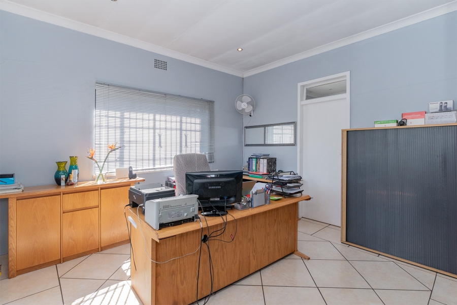 5 Bedroom Property for Sale in Edenvale Central Gauteng