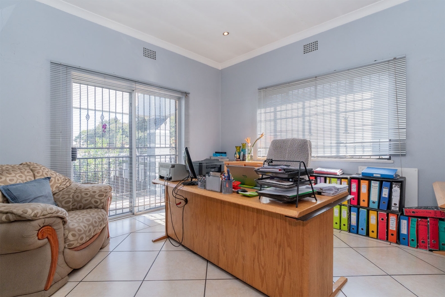 5 Bedroom Property for Sale in Edenvale Central Gauteng