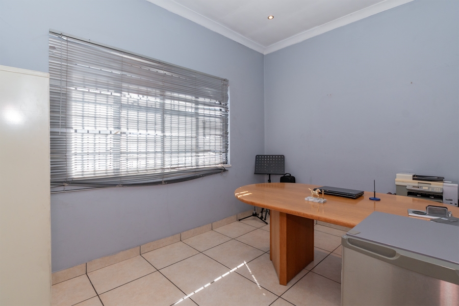 5 Bedroom Property for Sale in Edenvale Central Gauteng