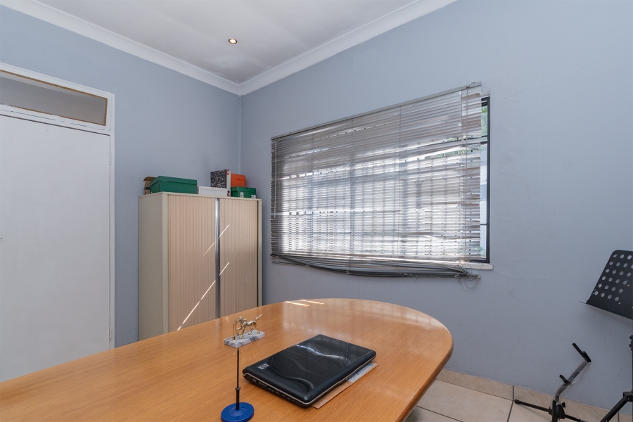 5 Bedroom Property for Sale in Edenvale Central Gauteng