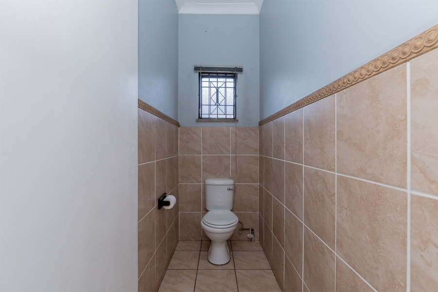5 Bedroom Property for Sale in Edenvale Central Gauteng