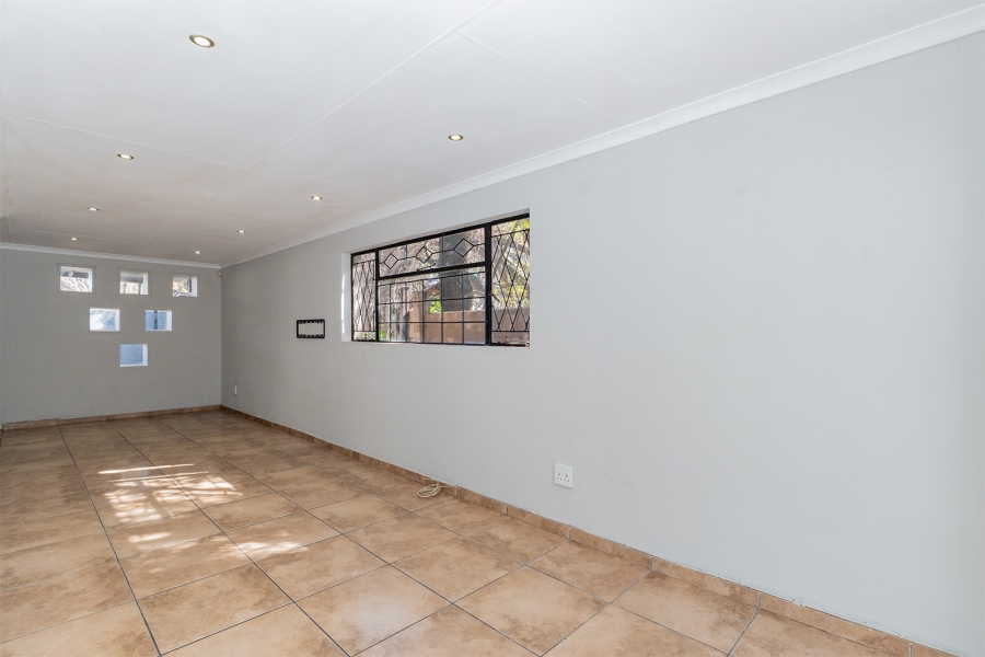 5 Bedroom Property for Sale in Edenvale Central Gauteng