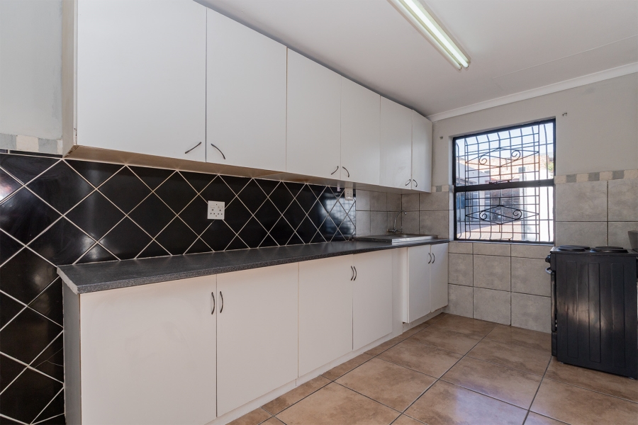 5 Bedroom Property for Sale in Edenvale Central Gauteng