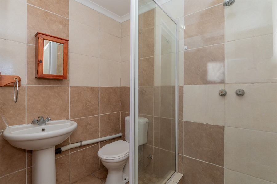 5 Bedroom Property for Sale in Edenvale Central Gauteng