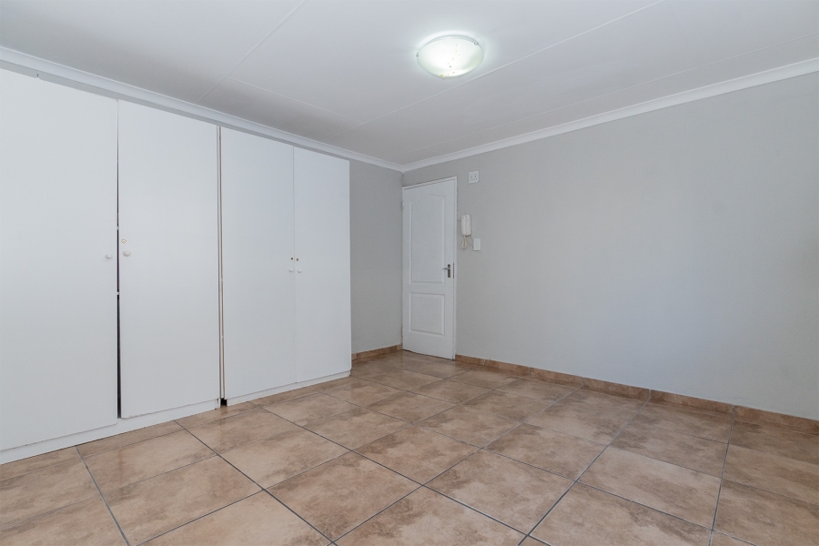 5 Bedroom Property for Sale in Edenvale Central Gauteng