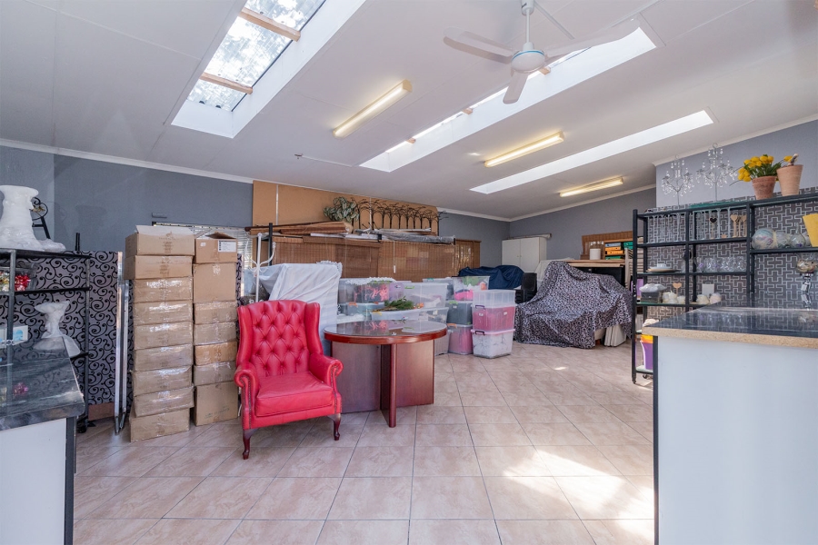 5 Bedroom Property for Sale in Edenvale Central Gauteng