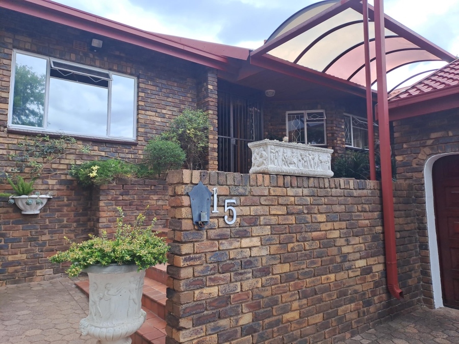 To Let 3 Bedroom Property for Rent in Wilro Park Gauteng