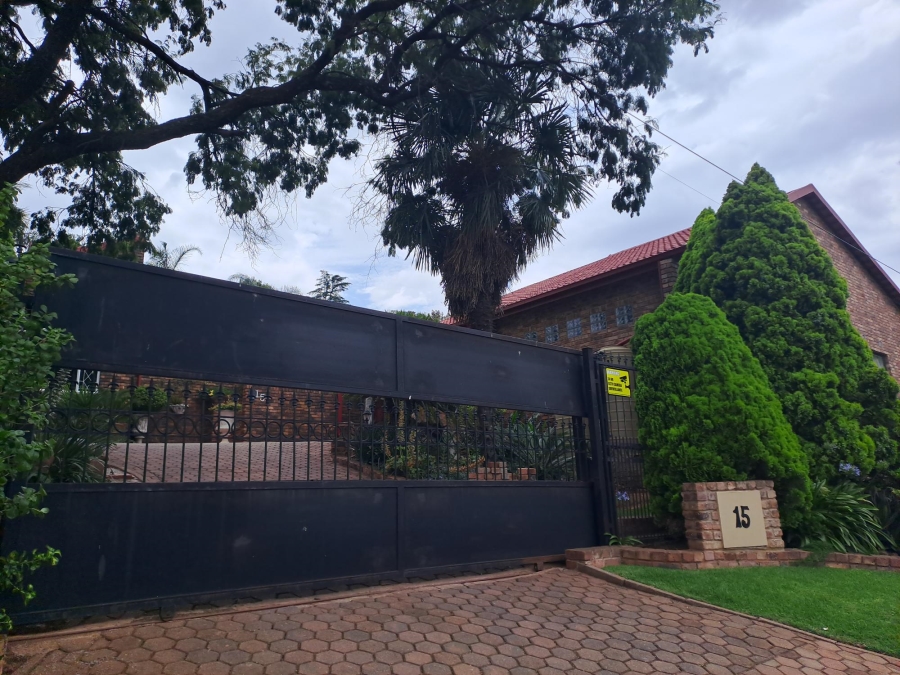 To Let 3 Bedroom Property for Rent in Wilro Park Gauteng