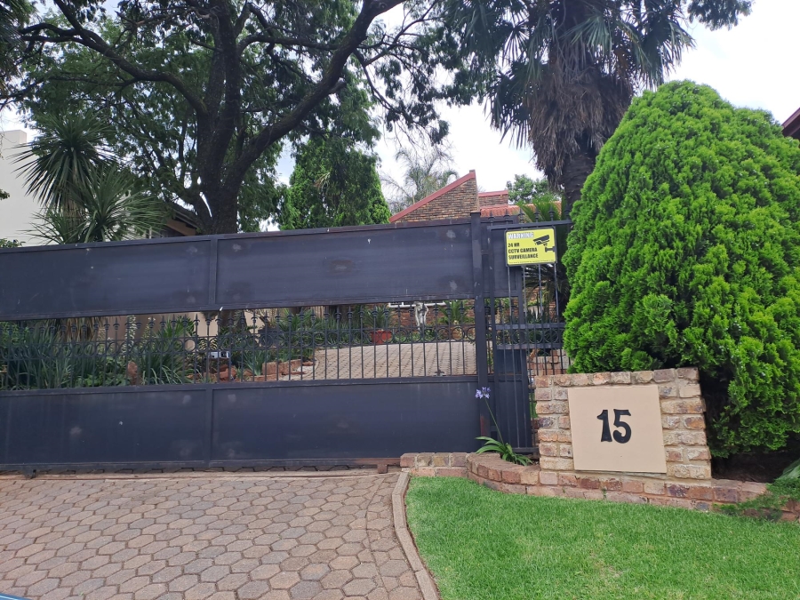 To Let 3 Bedroom Property for Rent in Wilro Park Gauteng