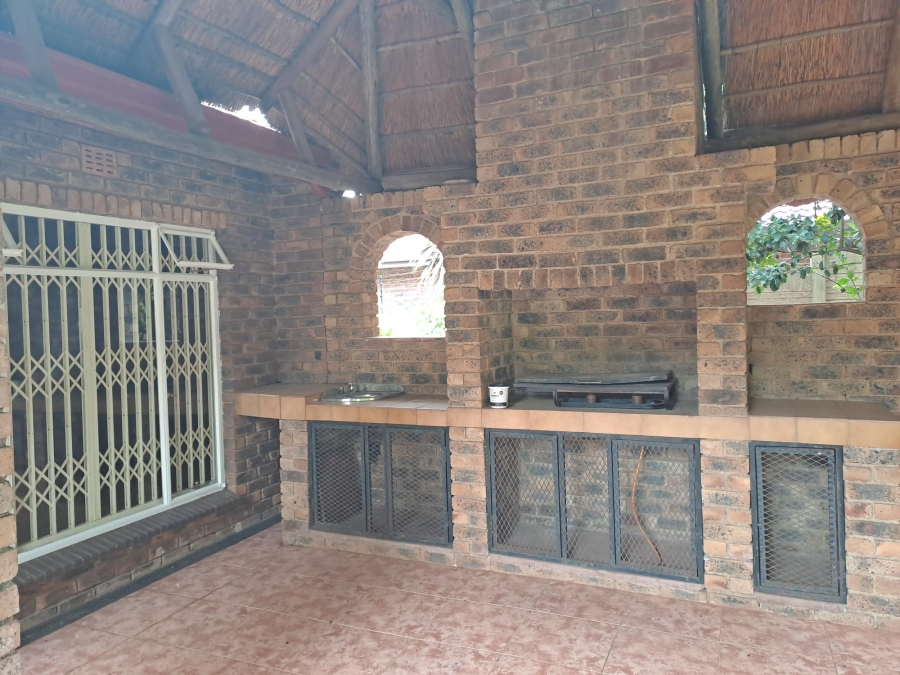To Let 3 Bedroom Property for Rent in Wilro Park Gauteng