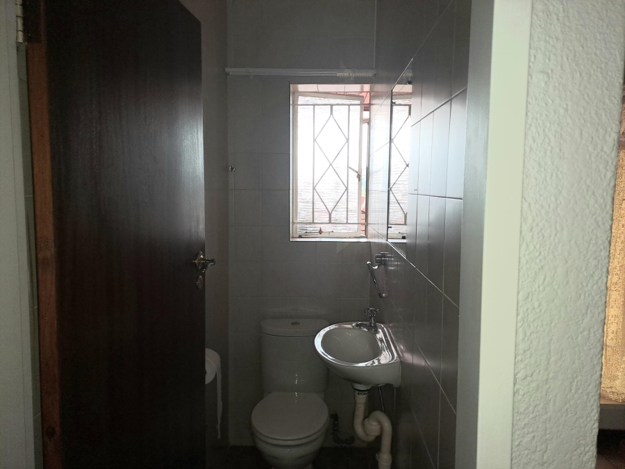 To Let 3 Bedroom Property for Rent in Wilro Park Gauteng