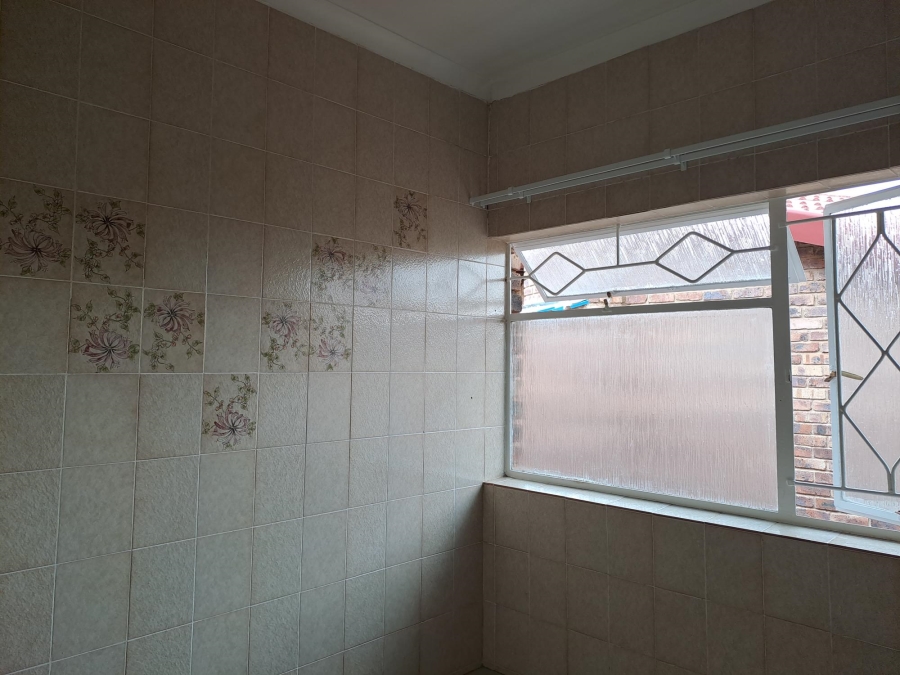 To Let 3 Bedroom Property for Rent in Wilro Park Gauteng