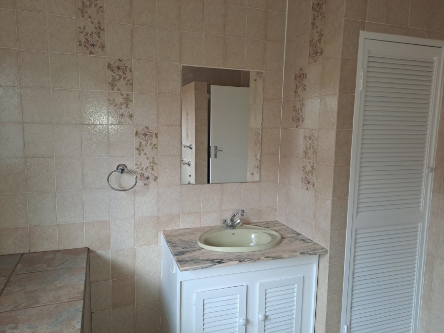 To Let 3 Bedroom Property for Rent in Wilro Park Gauteng