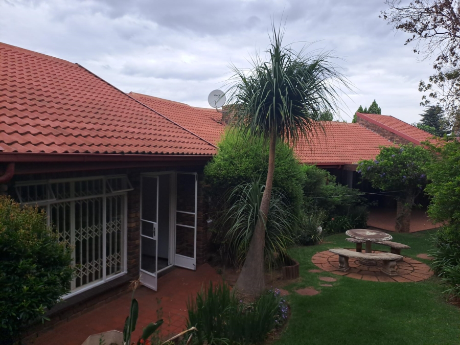 To Let 3 Bedroom Property for Rent in Wilro Park Gauteng